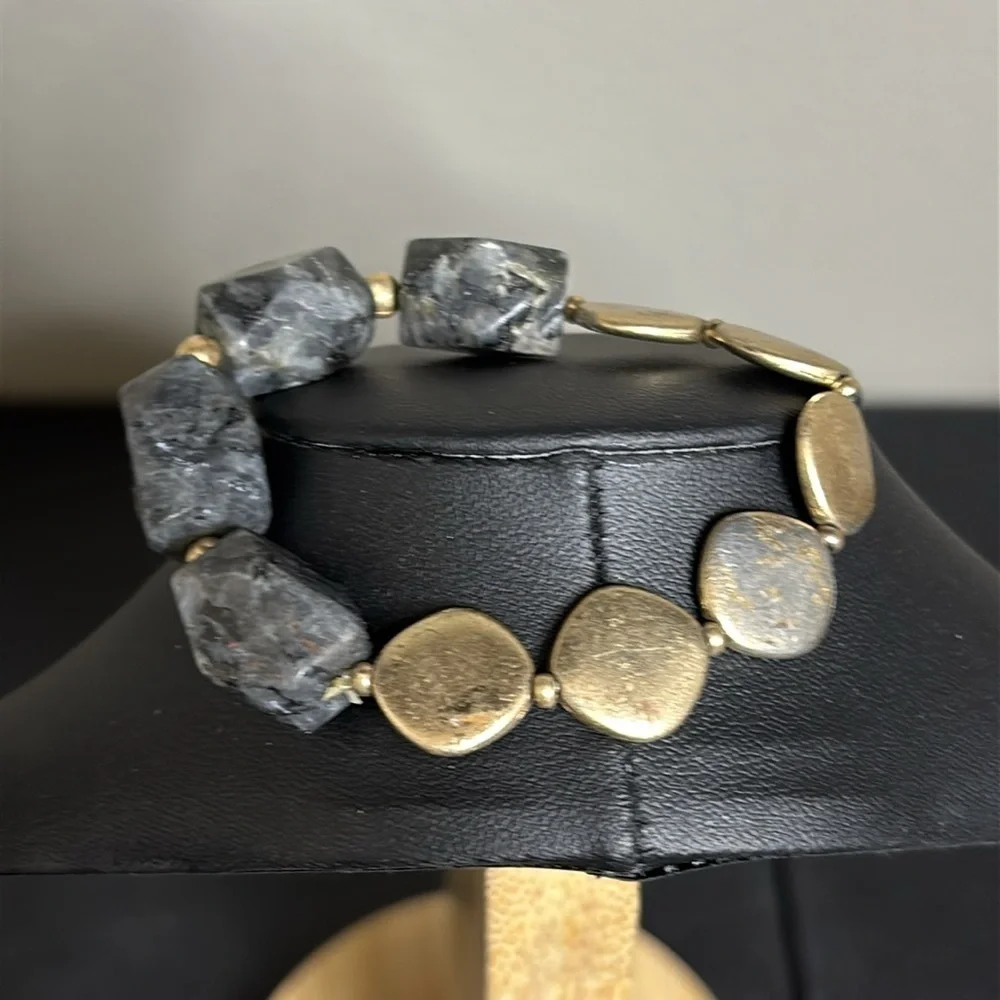 Elegant Gold and Gray Stone Sretch Bracelet
